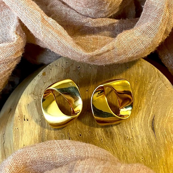 Lady Remington LR Signed Gold Tone Vintage Earrings. - Picture 1 of 9